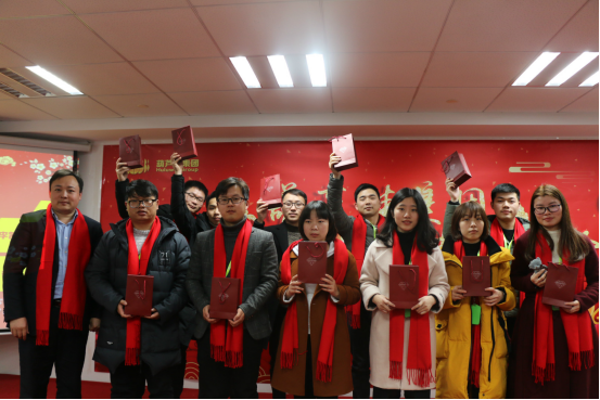 【風(fēng)雨同舟 共創(chuàng)未來】葫蘆娃集團(tuán)2017年度總結(jié)表彰大會圓滿召開2018.png